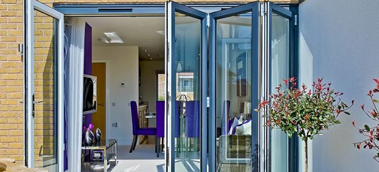 Commercial Door Glass Repair in University, FL